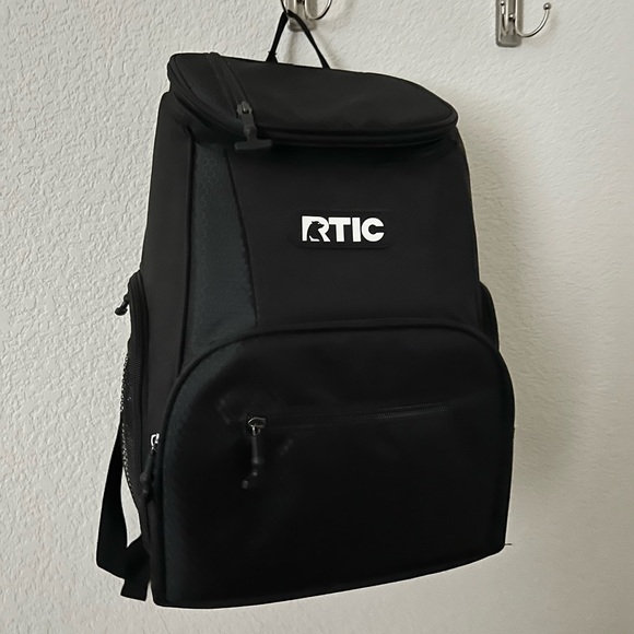 RTIC - Backpack Cooler - Picture 2 of 8
